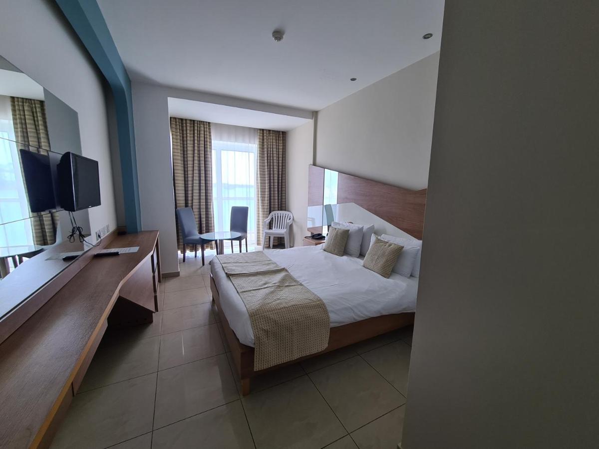 Water'S Edge Hotel Бирзеббуджа Экстерьер фото