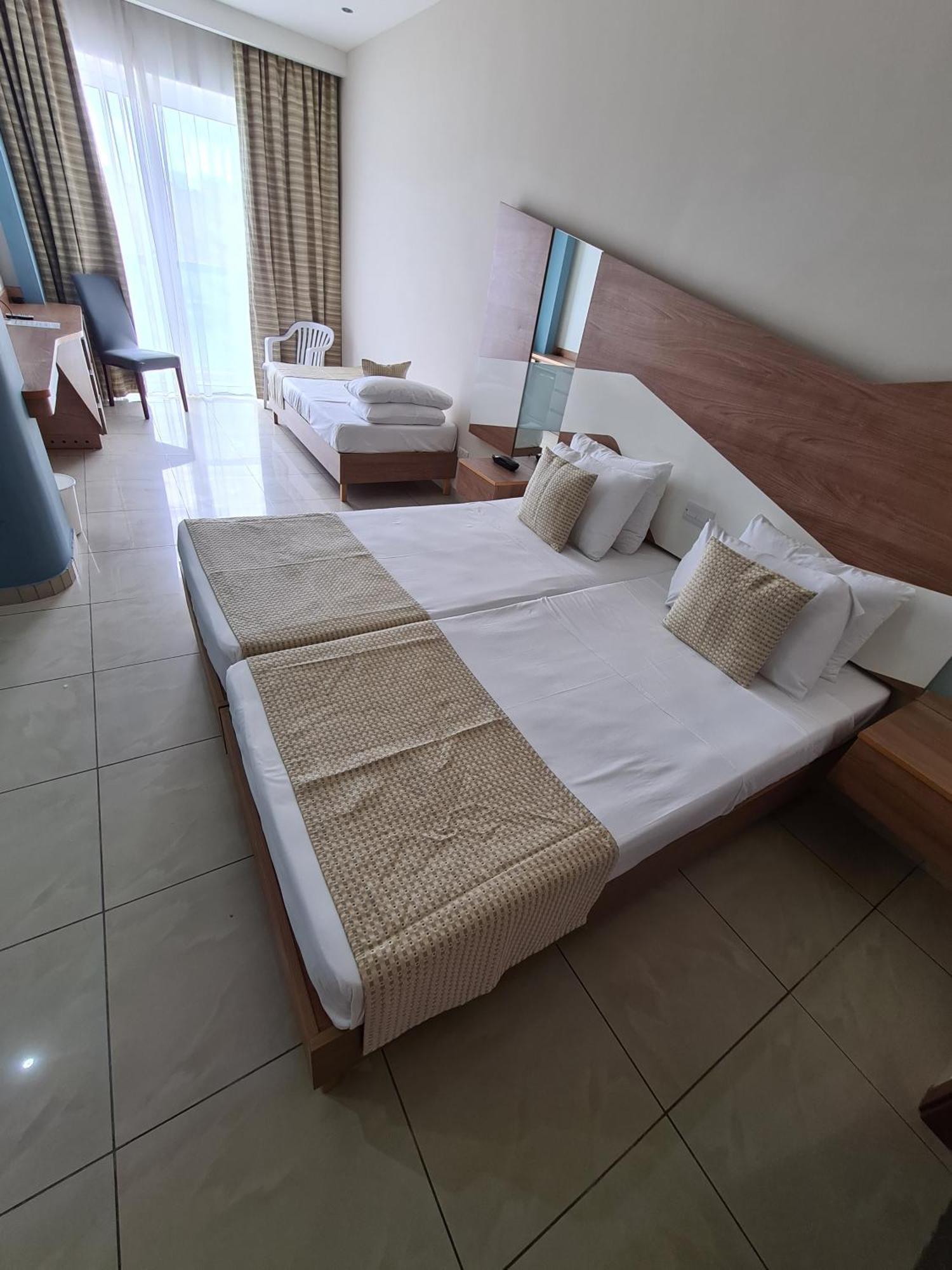 Water'S Edge Hotel Бирзеббуджа Номер фото