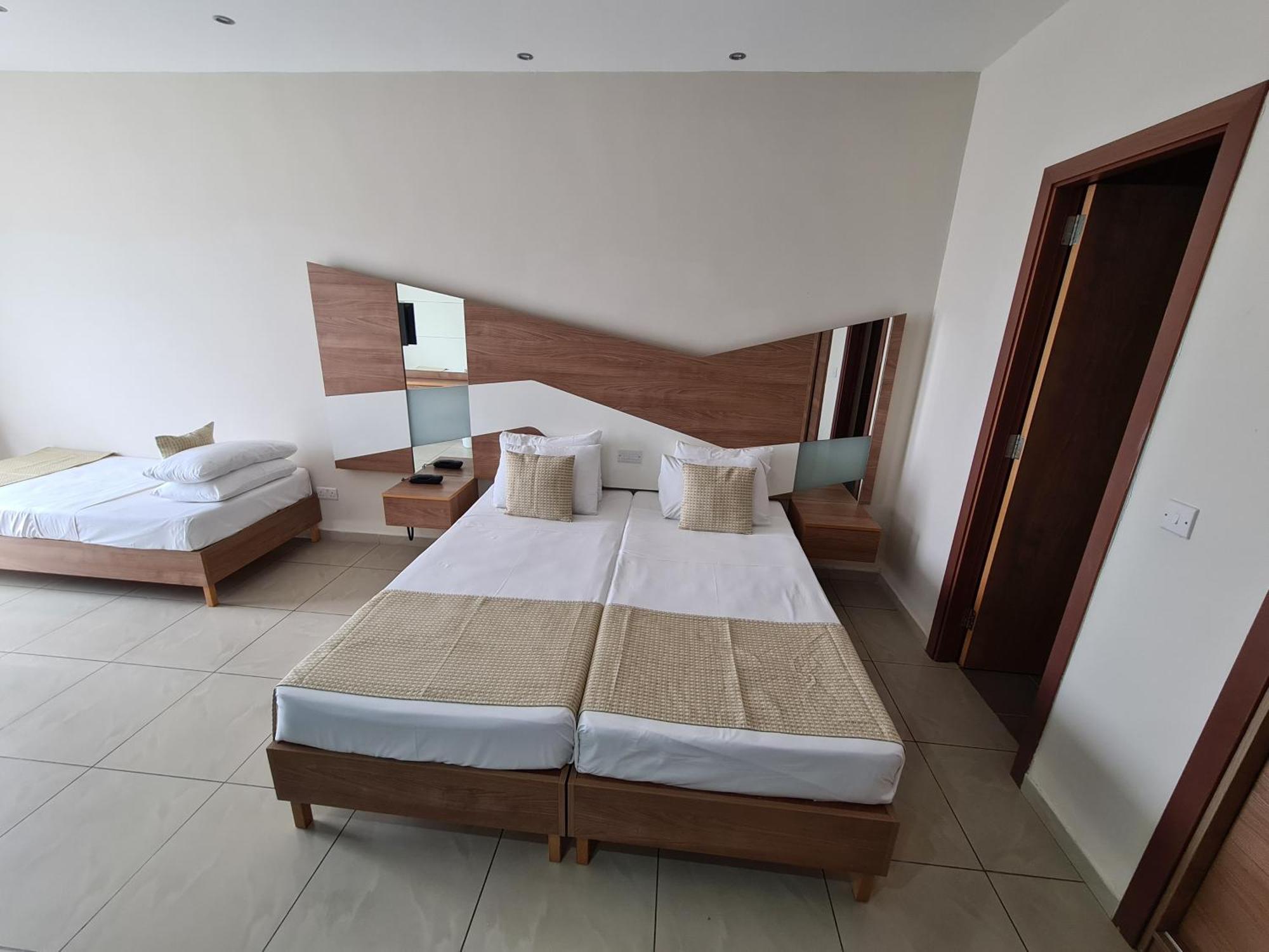 Water'S Edge Hotel Бирзеббуджа Номер фото