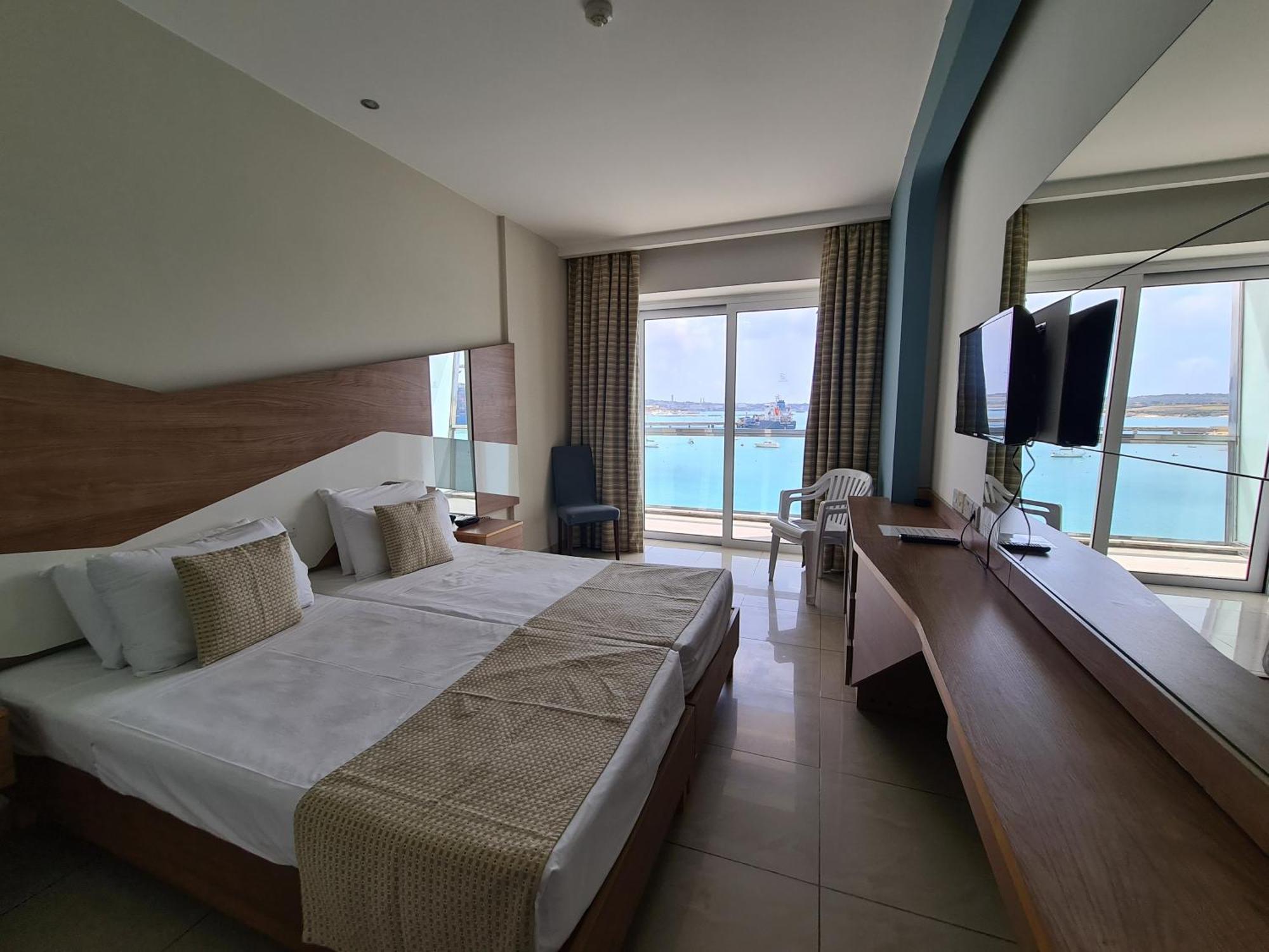 Water'S Edge Hotel Бирзеббуджа Номер фото