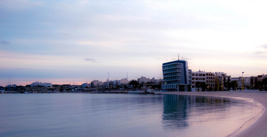 Water'S Edge Hotel Бирзеббуджа Экстерьер фото