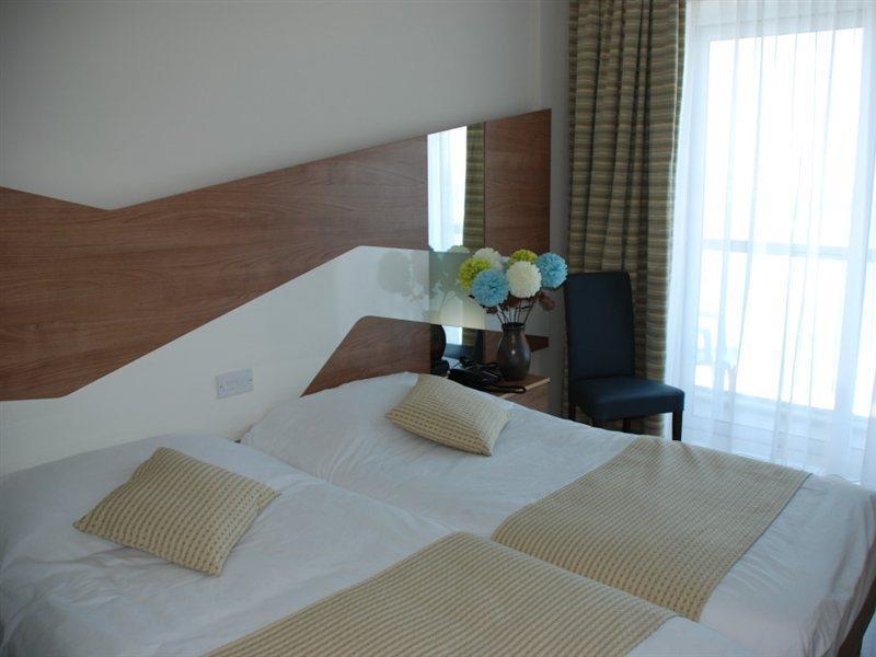 Water'S Edge Hotel Бирзеббуджа Экстерьер фото